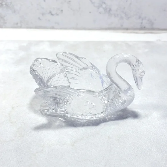 Miniature Glass Swan Vintage Crystal Signed Cambridge Glass Co Perfect Condition - Picture 2 of 8